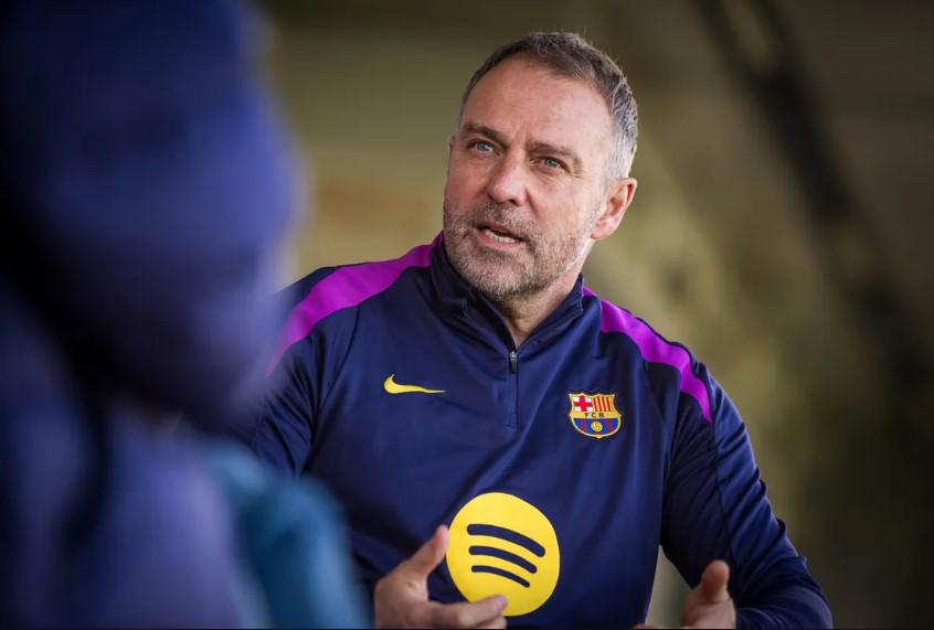 Sorpresiva decisión: Barcelona avanzó para ficharlo, pero Flick frena su llegada