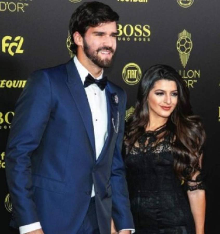 No puede viajar: El drama que vive Alisson Becker horas después de la muerte de su padre en Brasil