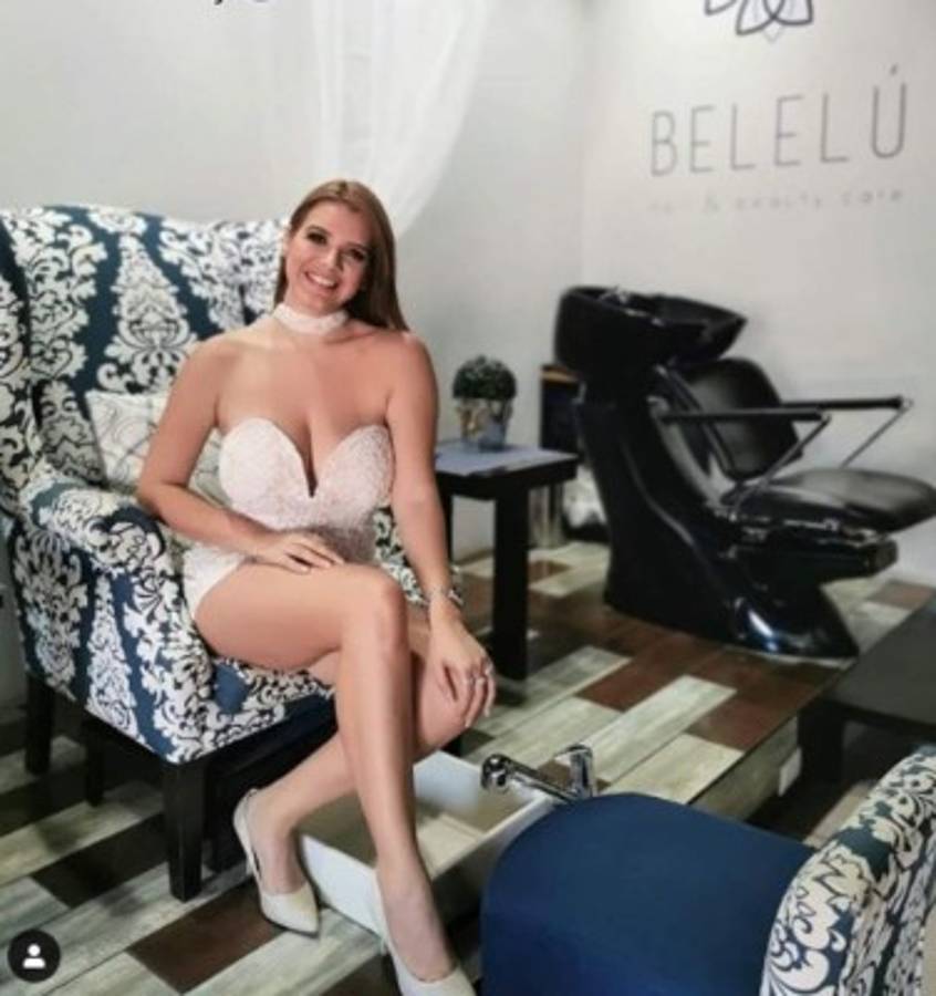 Linda Cruz, la sexy periodista deportiva centroamericana que pasa sus vacaciones en La Ceiba