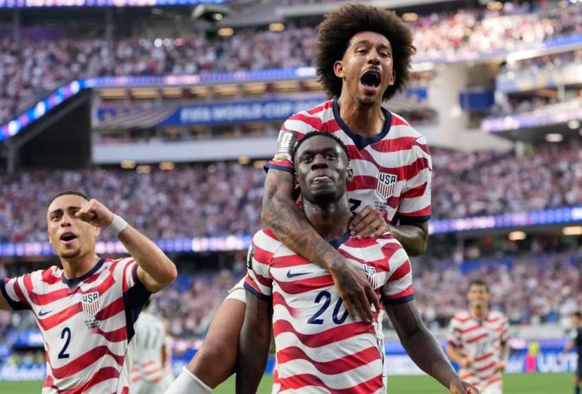 La increíble historia del goleador que nació en USA por decisión de una aerolínea