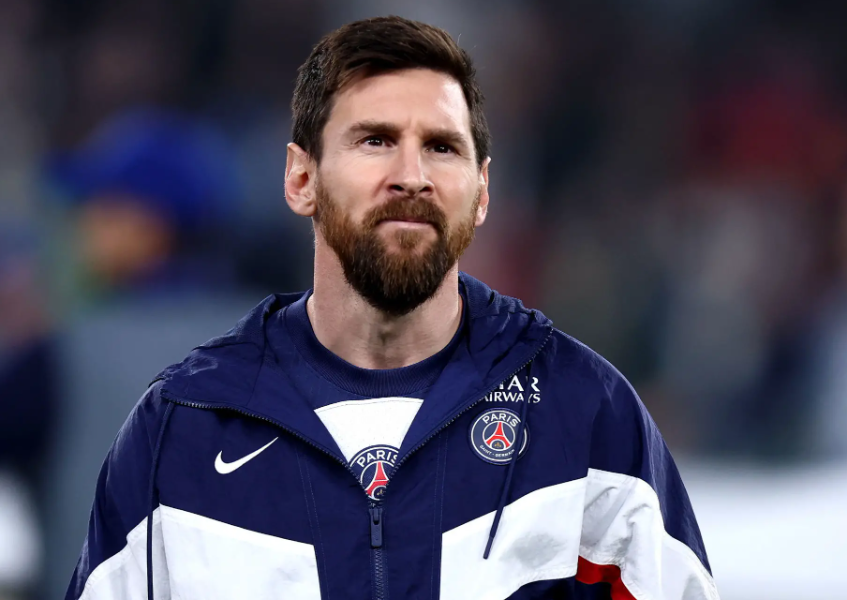 Messi toma sorpresiva decisión en las últimas horas y Benzema firma con su nuevo club; los fichajes del Chelsea y PSG