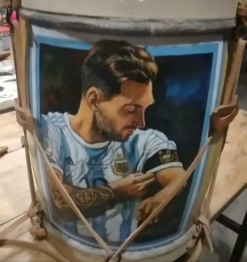 La travesía de un barbero que se fue en bicicleta hasta la casa de Messi en París: la actitud de Antonela Roccuzzo y el regalo que le dejó al crack argentino