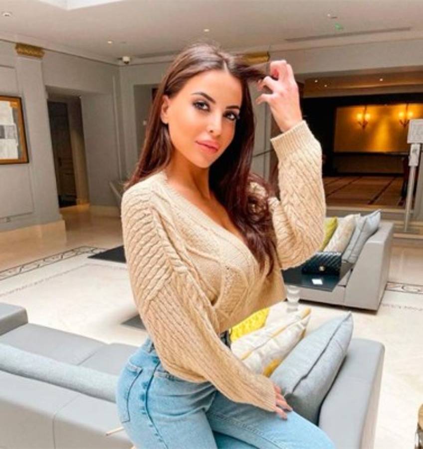 Así es la preciosa periodista que pasó una ''noche loca'' con estrella del PSG: ''Quedó flechado''