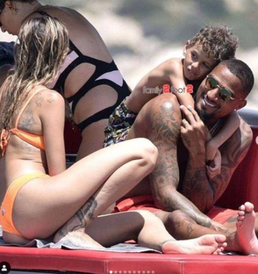 La espectacular mujer de Boateng vuelve a impresionar en sus vacaciones en una isla italiana