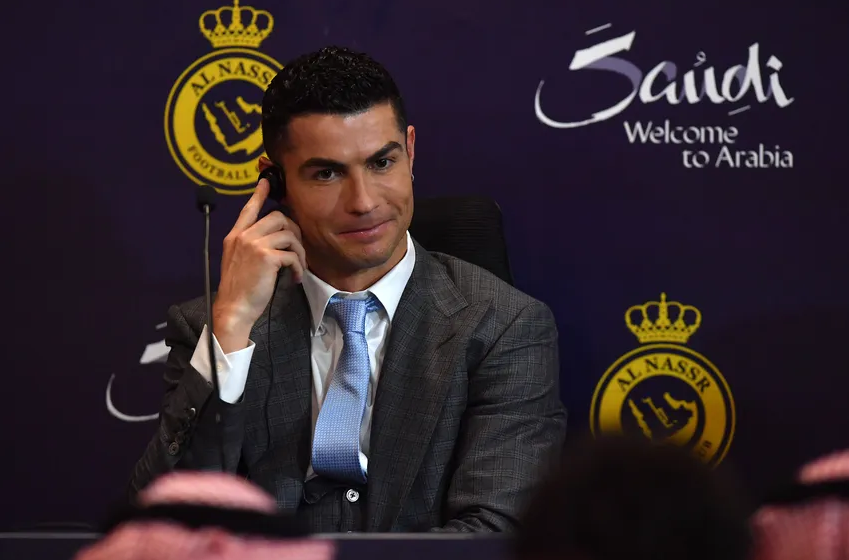 ¿En cuántos segundos Cristiano Ronaldo supera el salario mínimo en Honduras? Su sueldo en Al Nassr en lempiras