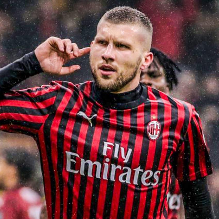 8 jugaron en el Real Madrid: los 30 cracks que buscan club tras el mercado