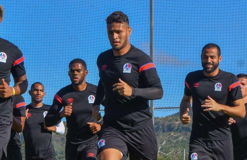 Histórico goleador y legionarios de peso: ¡los futbolistas hondureños que no tienen equipo para el Clausura 2024!