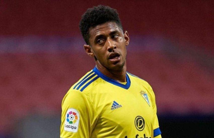 Lozano suma 959 minutos que se reparten en 15 partidos sin poder marcar esta campaña en España.