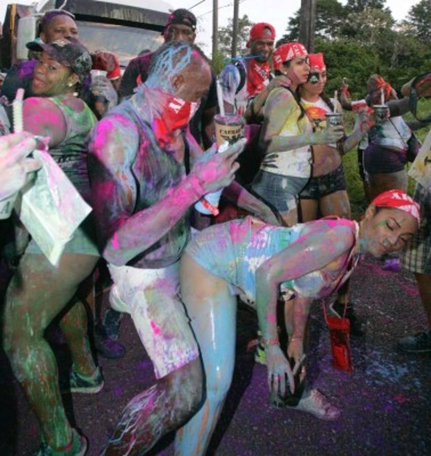 Las polémicas fotos de Usaín Bolt y el baile erótico con chicas en Brasil