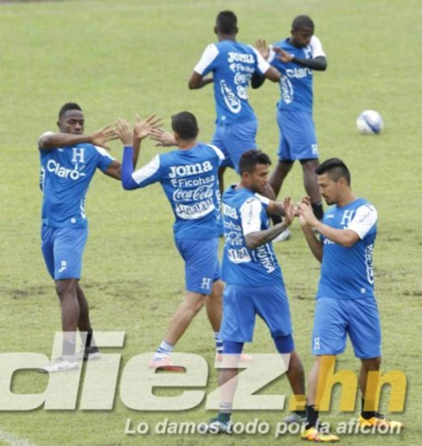 Pinto pide concentración, entrega y disciplina tras primer entreno con toda su artillería