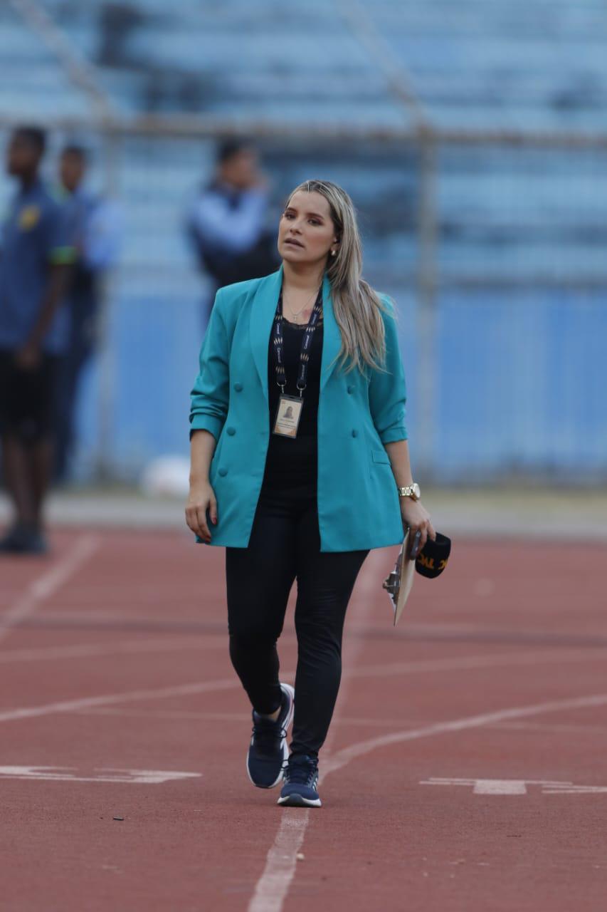 Así está el ambiente en el estadio Olímpico por el duelo del repechaje entre Real España y Olimpia; bellas aficionadas