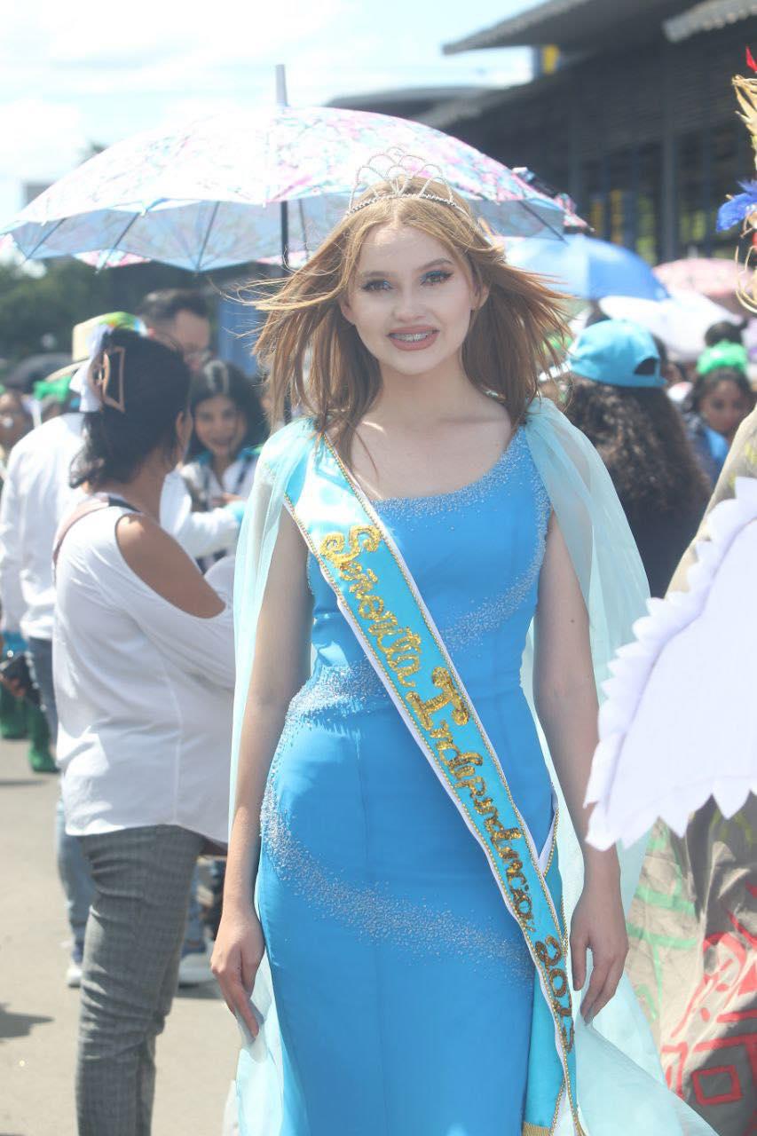 Desfiles patrios de Honduras: Profesoras deslumbraron y las palillonas más bonitas enamoraron