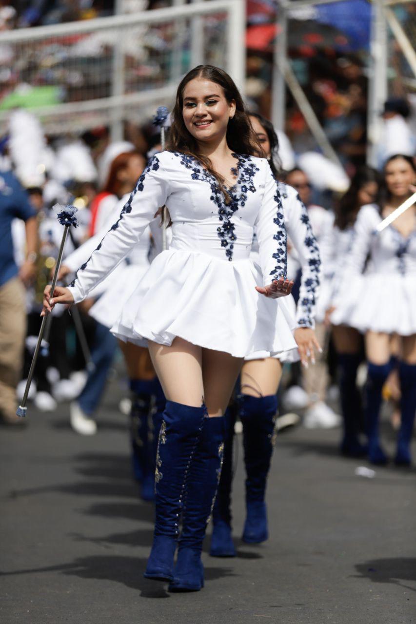 ¿Quién es la palillona de rojo? Hermosas deleitan en los desfiles del 15 de septiembre en Honduras