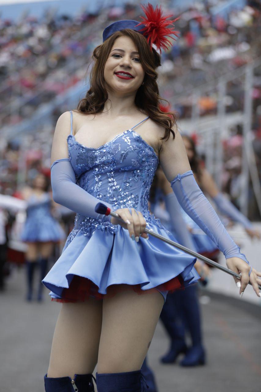 ¿Quién es la palillona de rojo? Hermosas deleitan en los desfiles del 15 de septiembre en Honduras