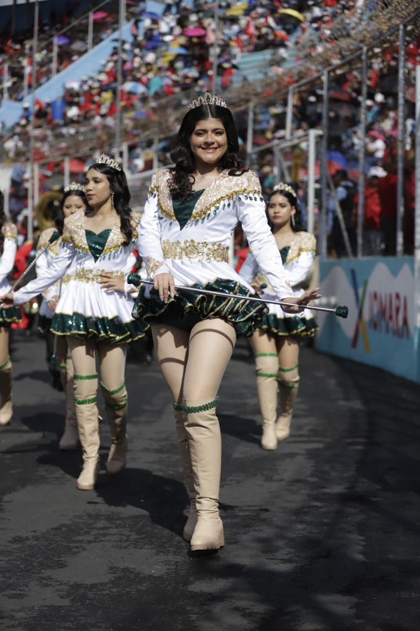¿Quién es la palillona de rojo? Hermosas deleitan en los desfiles del 15 de septiembre en Honduras