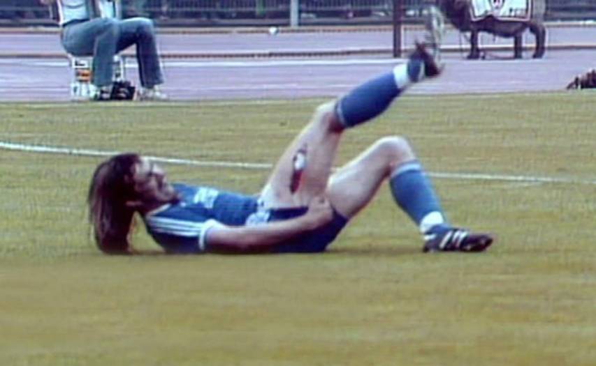 VIDEO Ewald Lienen's, protagonista de la lesión más horrible en la