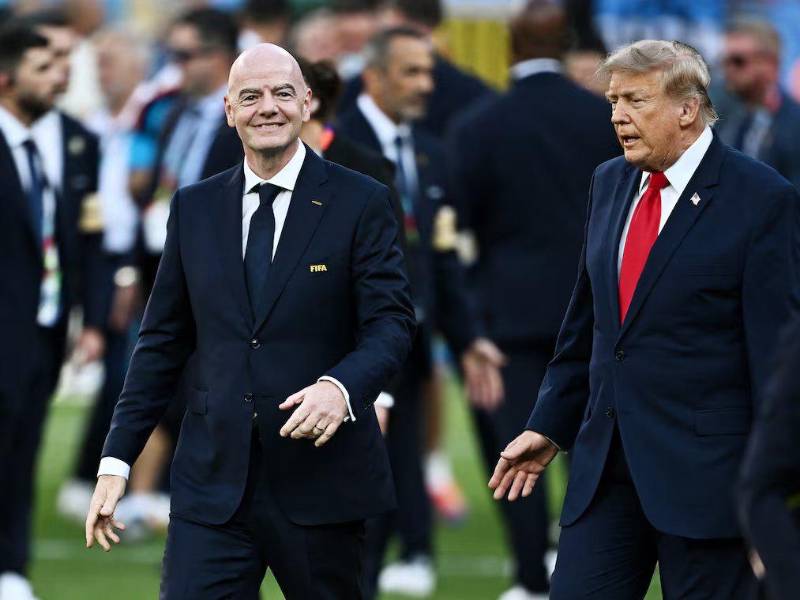 El presidente de FIFA, Gianni Infantino, formó una relación con Donald Trump, presidente de Estados Unidos y allí comenzó a excederse con sus proyectos.