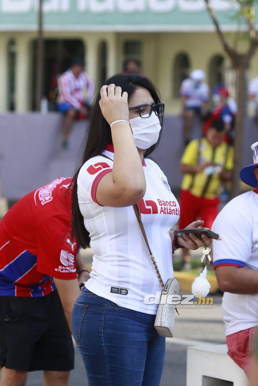 Seguridad, fiesta y mucho amor: así se vive en las afueras del Morazán previo a la final Real España-Olimpia