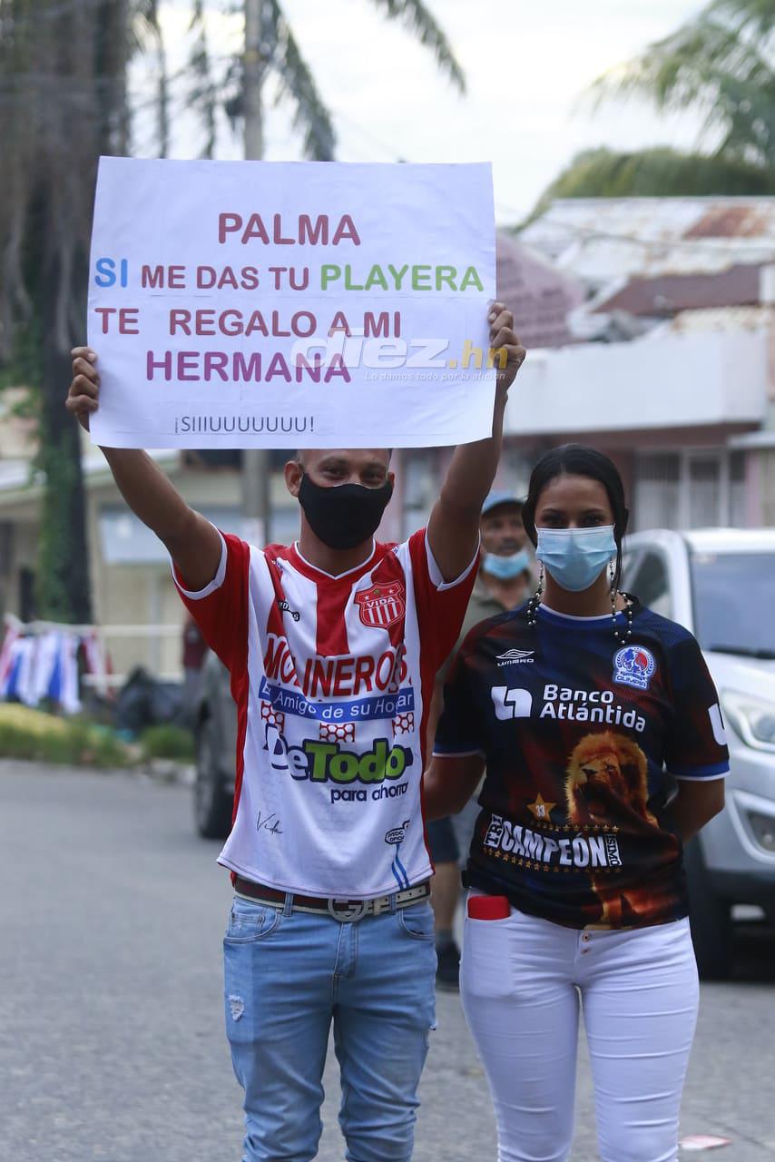 Ambientazo en La Ceiba: Aficionado regala su hermana a Luis Palma y la llegada de la Ultra Fiel