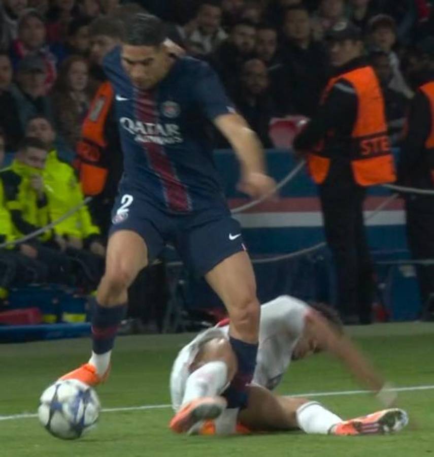 Es terrible: Luis Díaz provoca grave lesión a Hakimi en la Champions; el jugador del PSG se marcha llorando