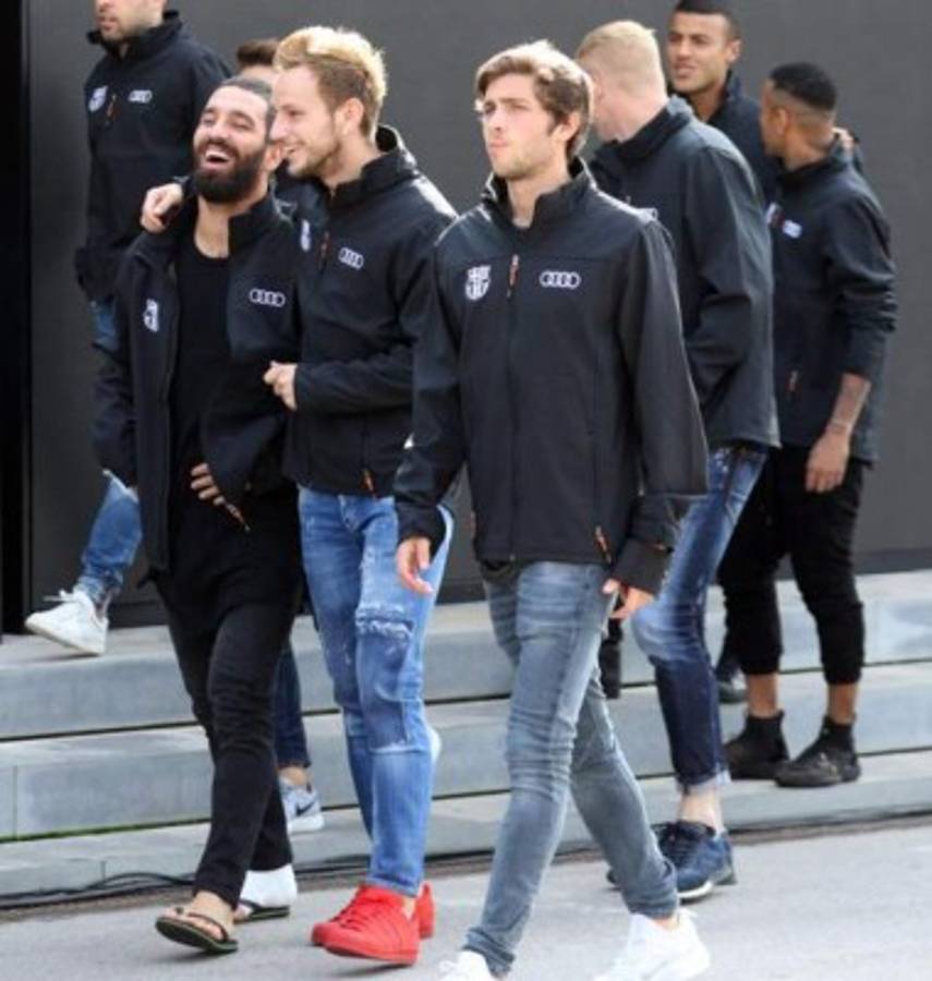 Los espectaculares autos de lujo que regalaron a jugadores del Barcelona