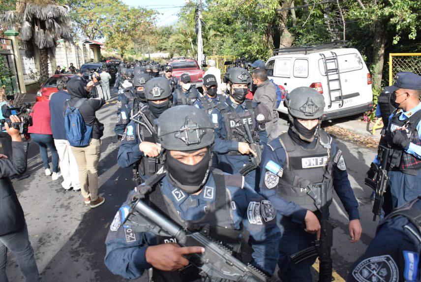 ¡Helicóptero, carros blindados y 700 policías! Así amanecieron las cercanías a la casa de Juan Orlando Hernández