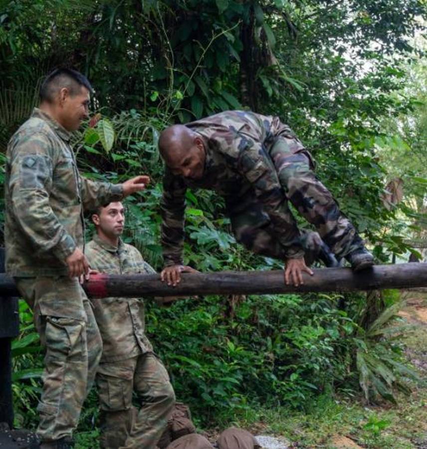 Una exfigura del Chelsea sorprendió con su nueva vida: se une al ejército y así le dieron la bienvenida