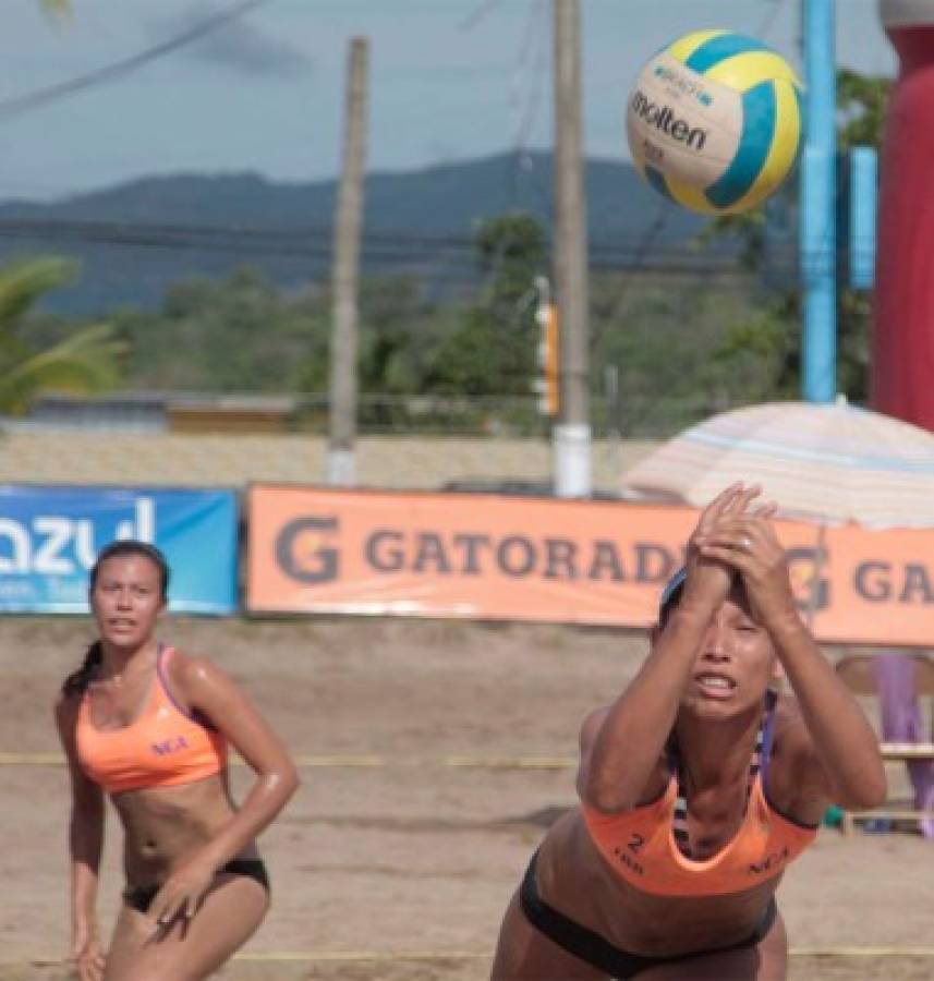 Las reinas del voleibol de playa en Puerto Cortés