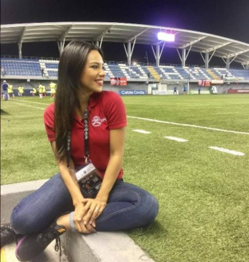Estas son las hermosas presentadoras que calientan el Panamá-Honduras