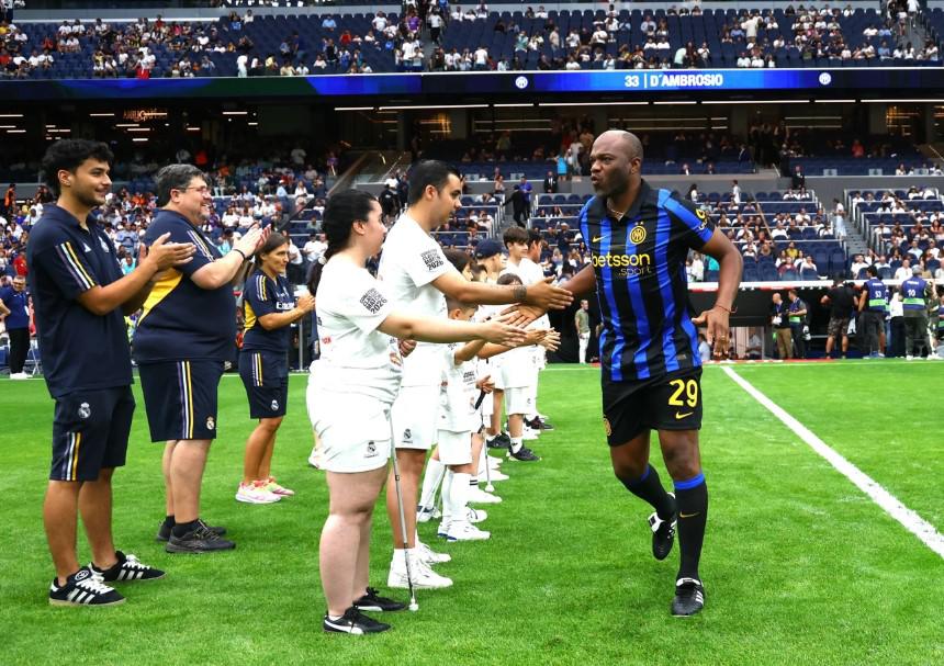 David Suazo enfrentó a las leyendas del Real Madrid: así le fue en el Bernabéu