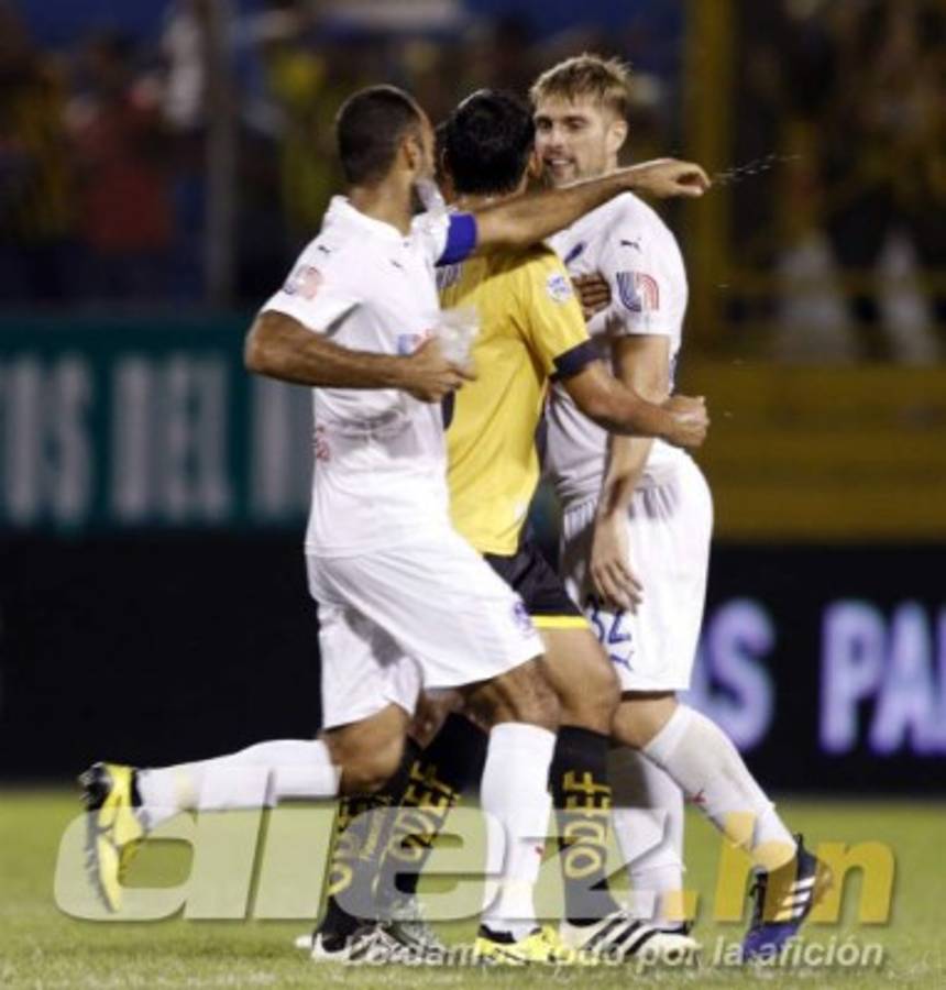 ¡Lo que no viste en TV! La mano de Costly, la pelea de Fabio y la furia de 'Titi'
