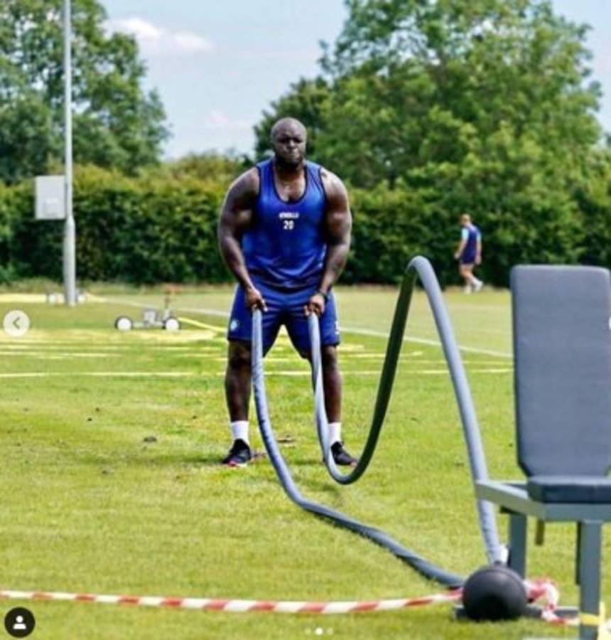 Akinfenwa, el delantero de 220 libras que llevó al Wycombe de la cuarta a la segunda división