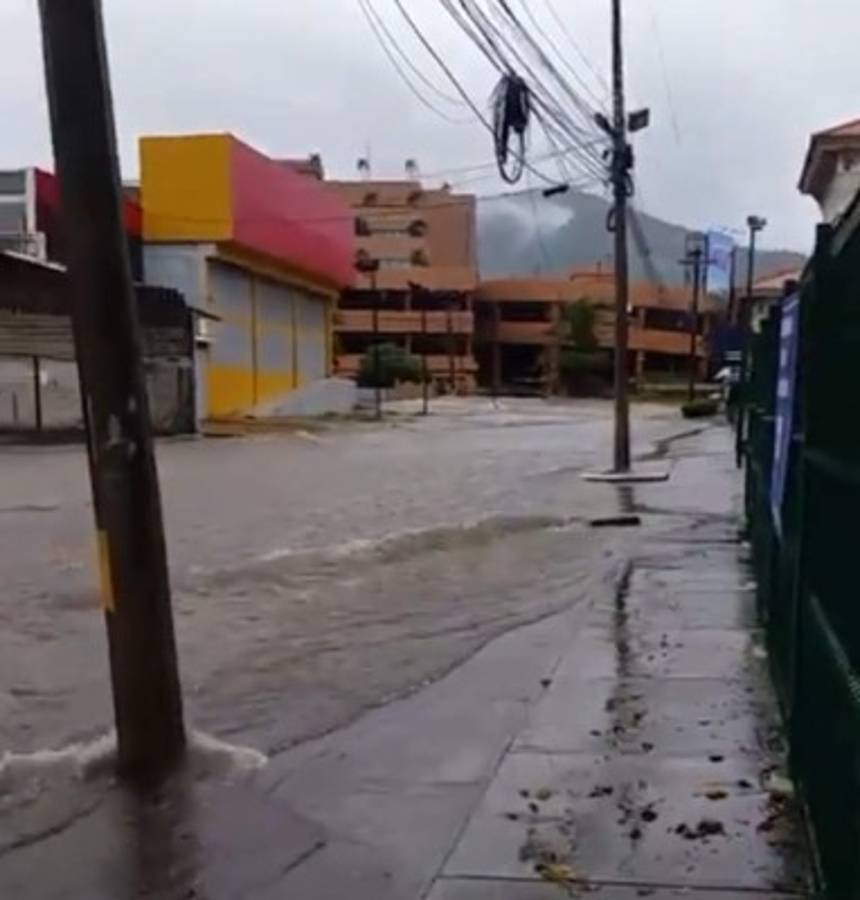 Sucumbe la capital industrial: Así luce San Pedro Sula por las fuertes lluvias que está dejando Iota