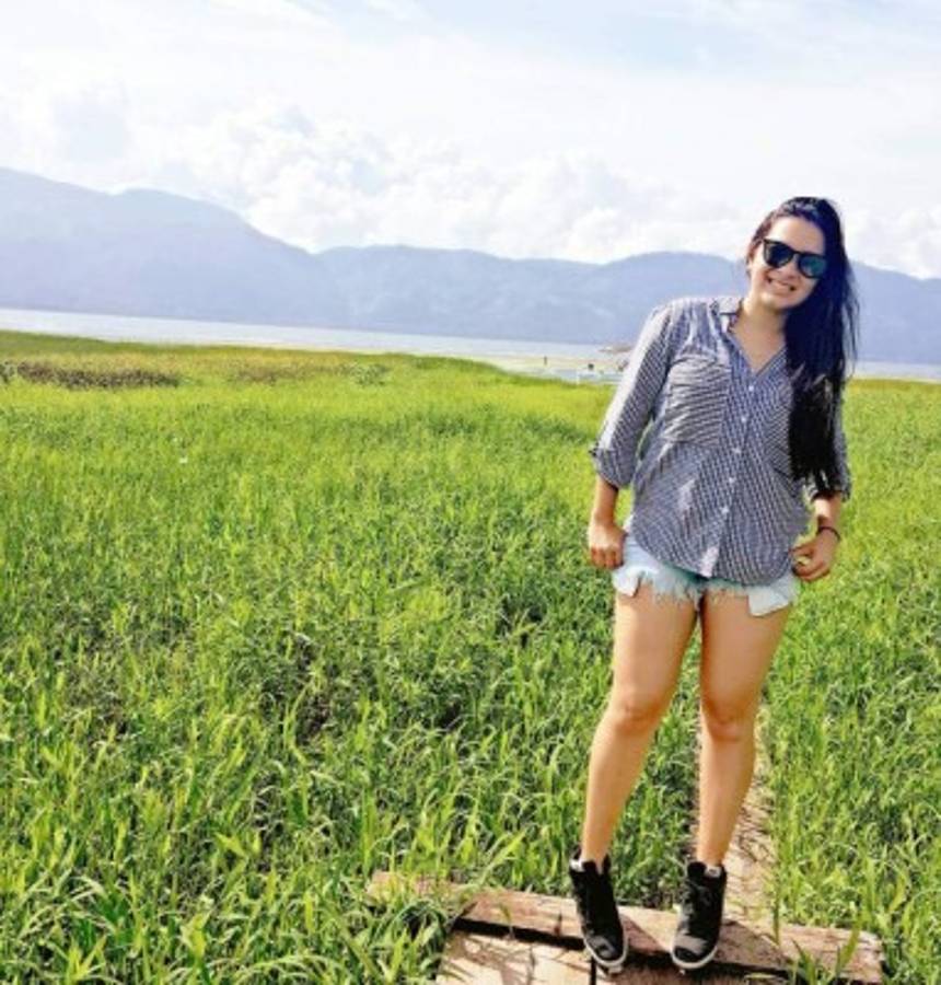 Las mejores 20 fotos de la hermosa periodista deportiva Rosa Alvarado, en Instagram