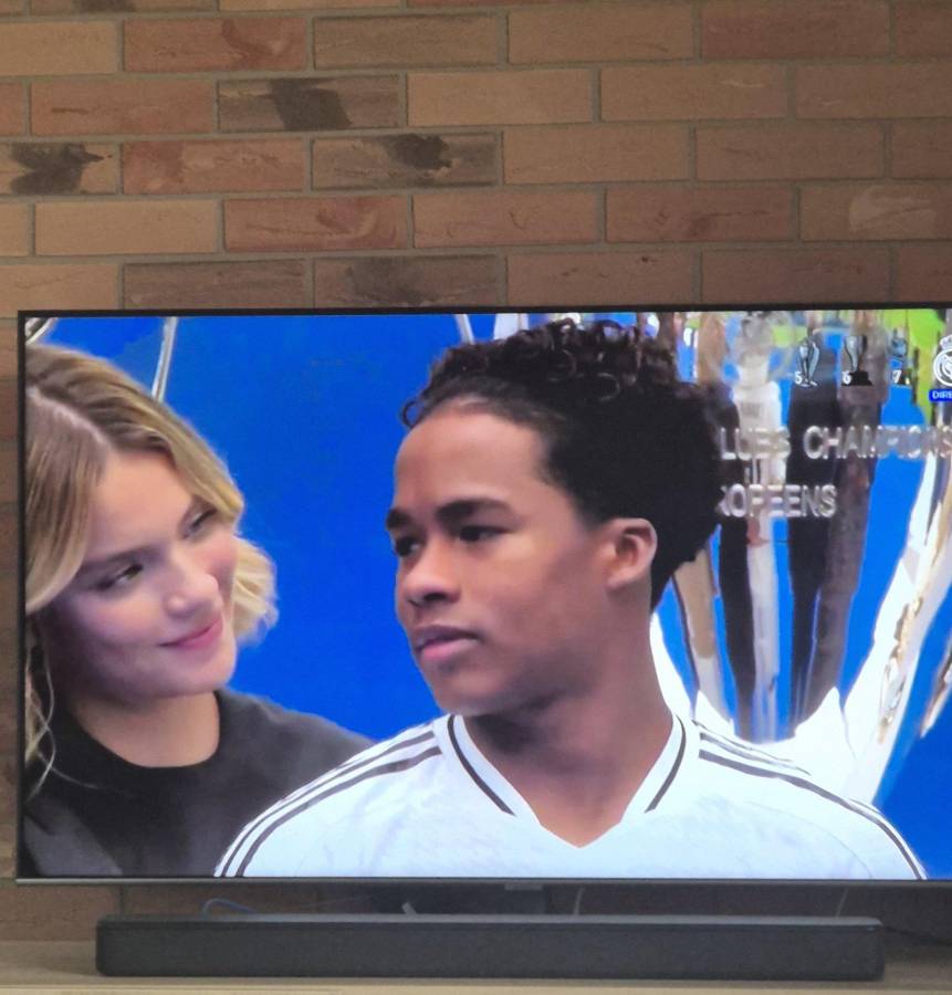 La emotiva presentación de Endrick en Real Madrid: la razón de sus lágrimas y así fue captada su hermosa novia