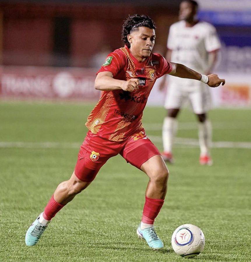 Los legionarios que cambiarán de club para el 2025 y los futbolistas hondureños que pueden irse al extranjero