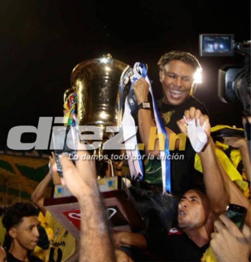 La trayectoria de Carlos Pavón en imágenes