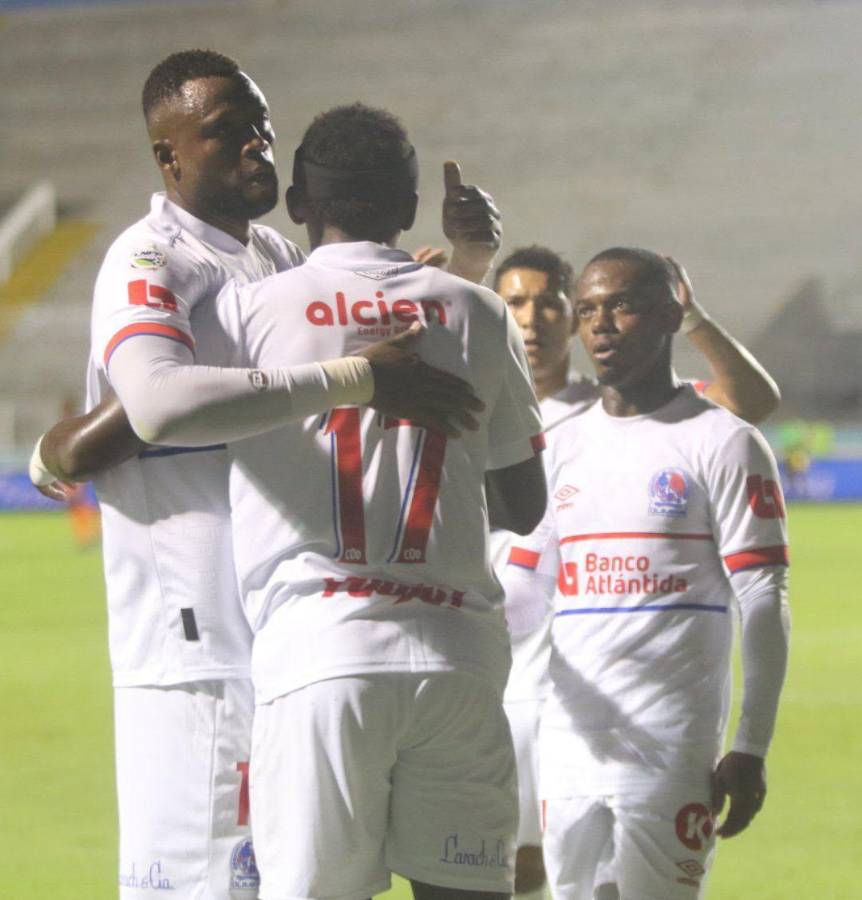 Alberth Elis le sonríe al fútbol, la nueva sorpresa que nadie sabía del Nacional y Olimpia presentó su título ante Lobos UPN