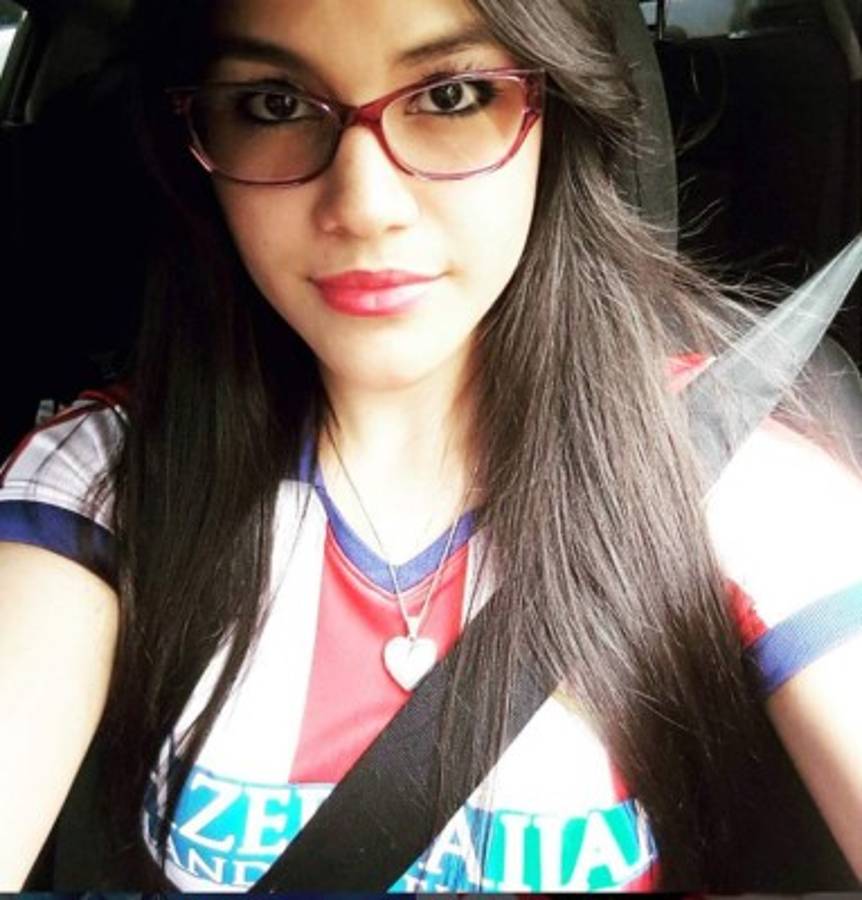 ¡UN ESPECTÁCULO! Así es Natalia Villars, la bomba sexy de la radio en Honduras