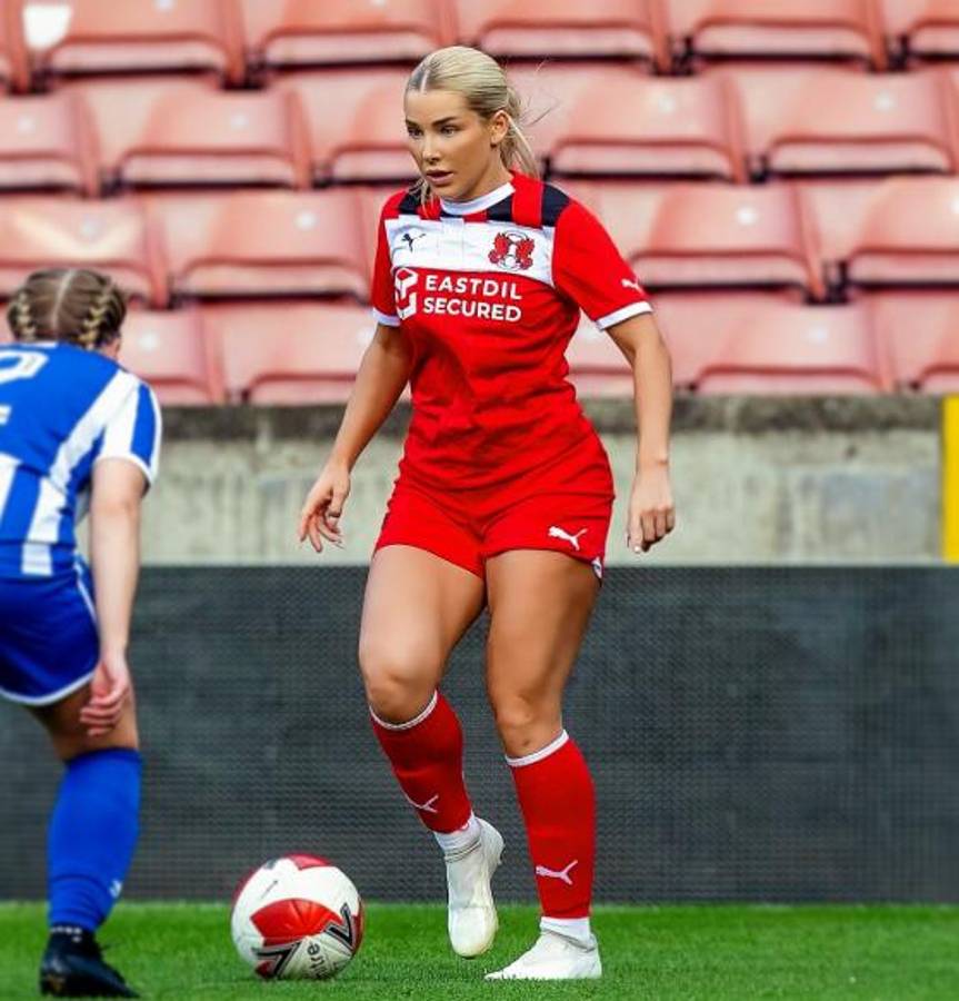 La echaron de su club por un video, se hizo millonaria en OnlyFans y regresa al fútbol después de seis años