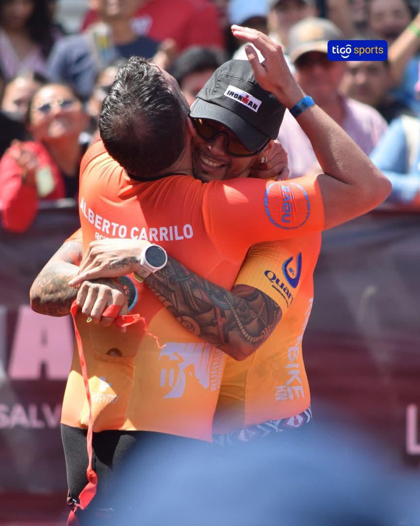 Se ganó el respeto del mundo: hondureño hace historia en el Ironman 70.3 tras competir junto a un atleta no vidente