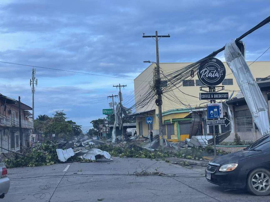 Informe especial: Puerto Cortés fue golpeado por fenómeno natural y así quedaron sus calles: “Perdimos nuestros techos”