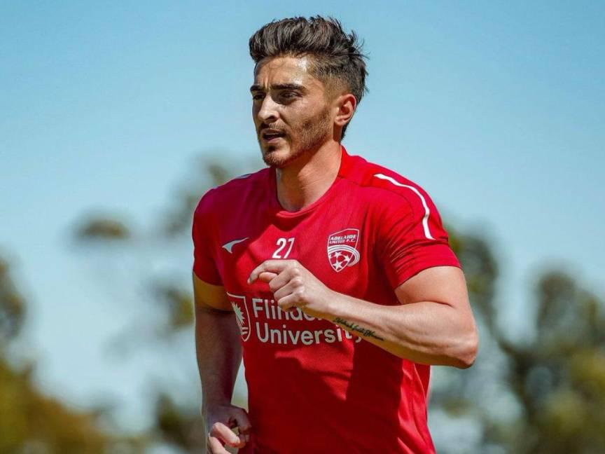 ¿Quién es? Futbolista le pide matrimonio a su novio en una cancha de fútbol; la postura de su equipo