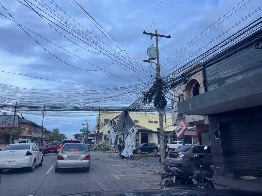 Informe especial: Puerto Cortés fue golpeado por fenómeno natural y así quedaron sus calles: “Perdimos nuestros techos”