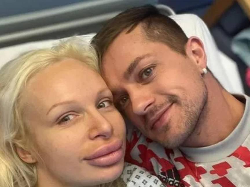 Actriz muere semanas después de la muerte de su novio, exfutbolista de un equipo de Inglaterra