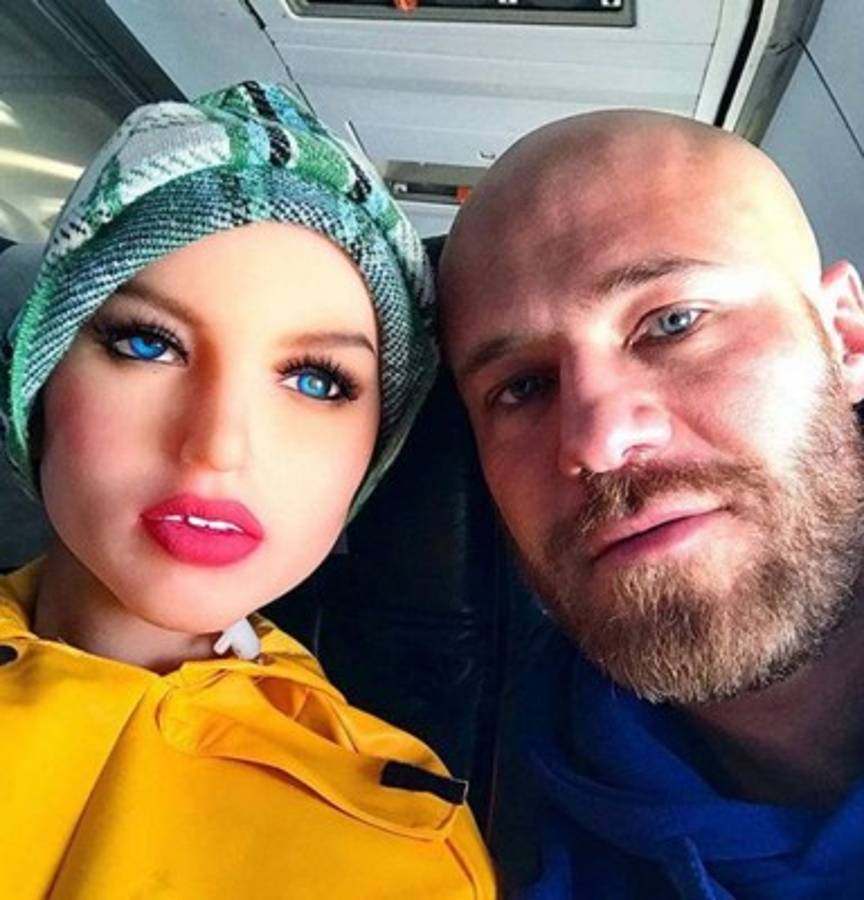 Yuri Tolochko, el popular fisicoculturista que se casará con su muñeca de silicona