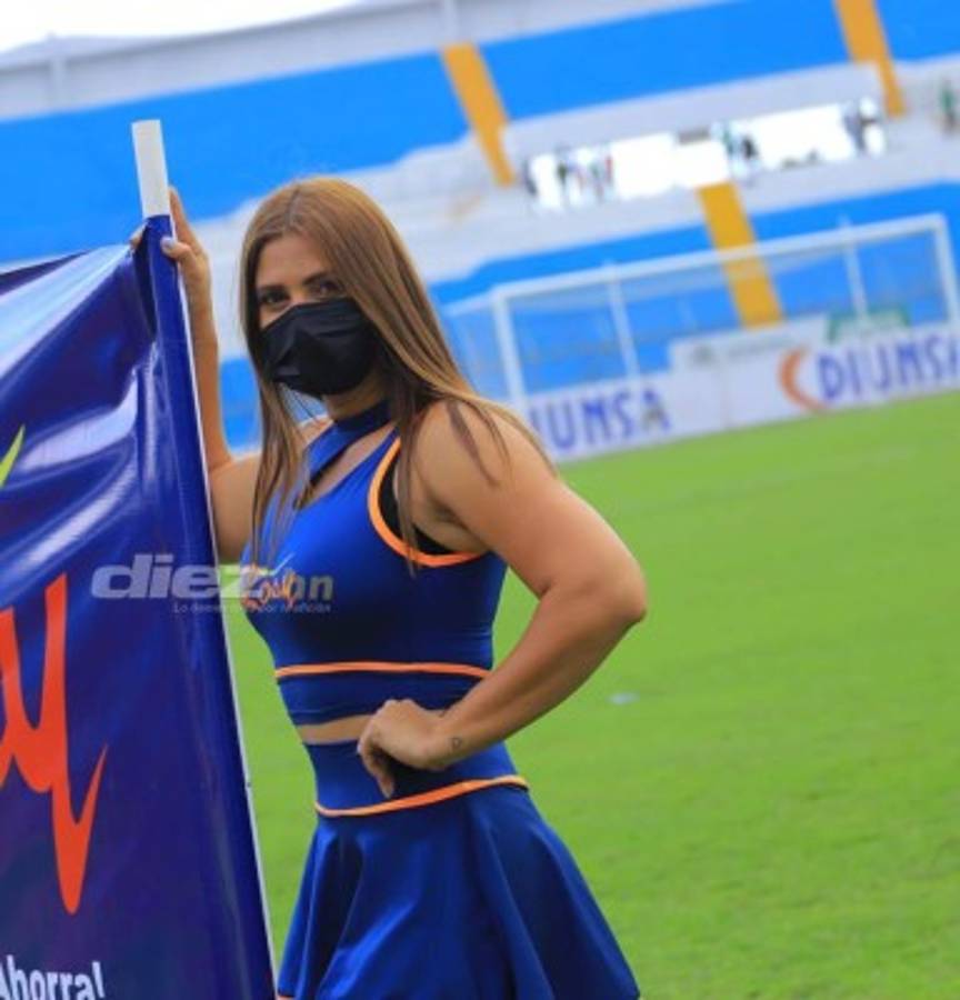 El Olímpico convertido en una pasarela: Las despampanantes y sexys mujeres en el clásico Marathón-Olimpia