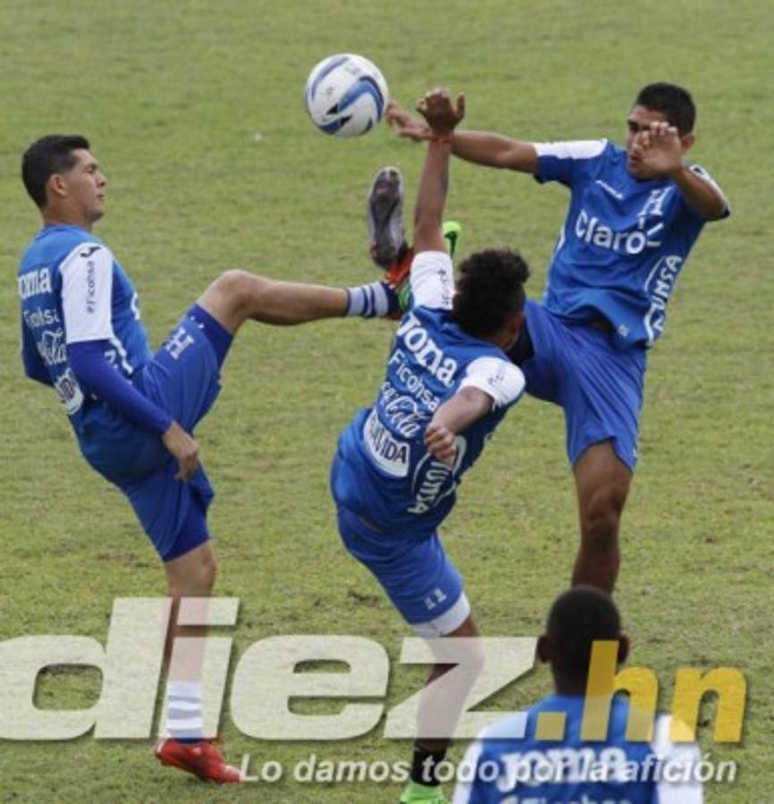 Pinto pide concentración, entrega y disciplina tras primer entreno con toda su artillería