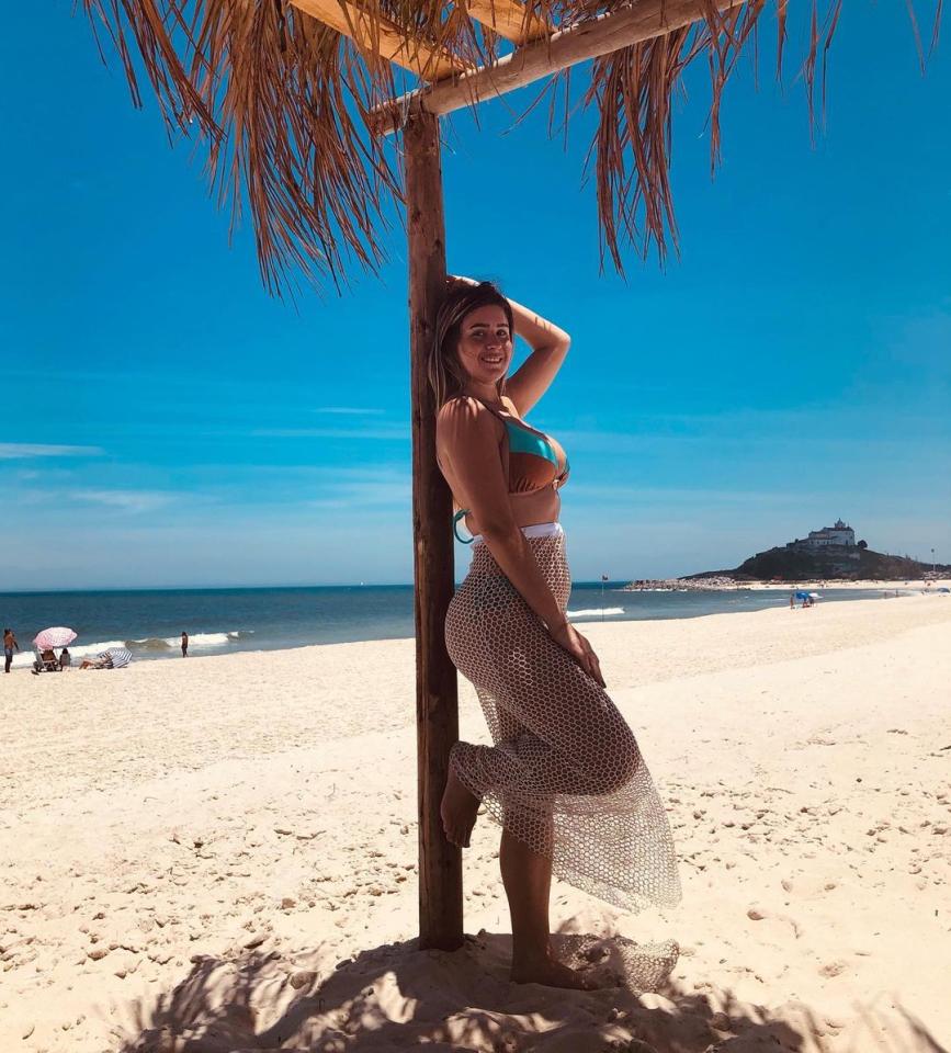 La “juez de línea” más sexy del mundo revela la gran cantidad de dinero que le pagaron por fotos con la camisa de Messi