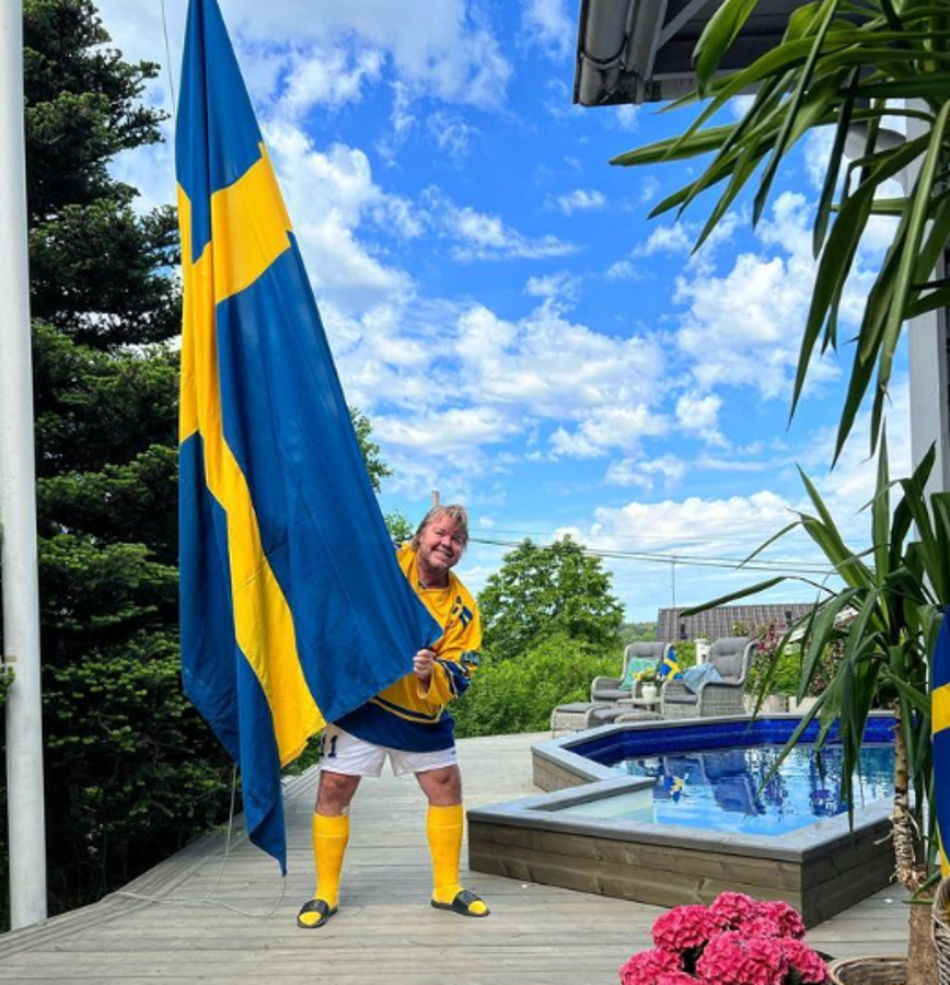 Se retiró con 28 años, casi gana el Balón de Oro y su vida dio un giro inesperado: ahora vende aspiradoras